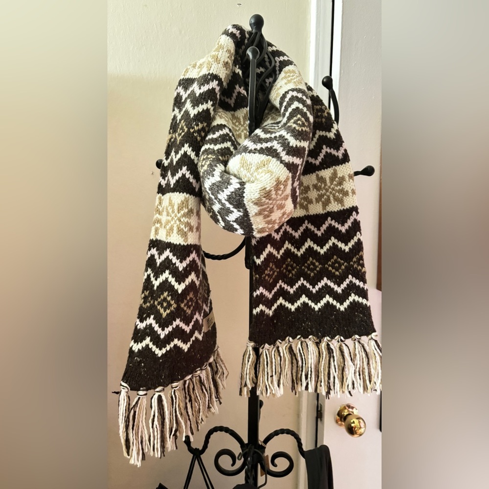 GAP Extra Long Snowflake Scarf